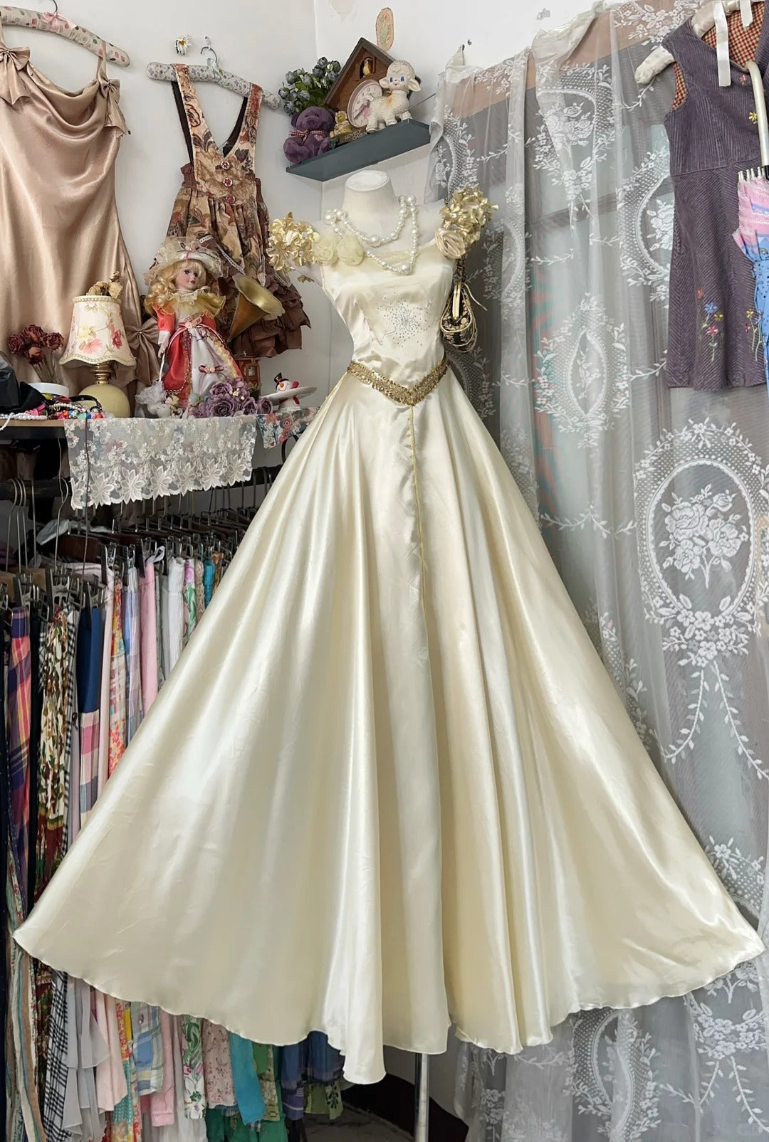 Classy Prom Dresses Ball Gown Square Neck Gold Satin Sleeveless Long Formal Evening Outfits N3773