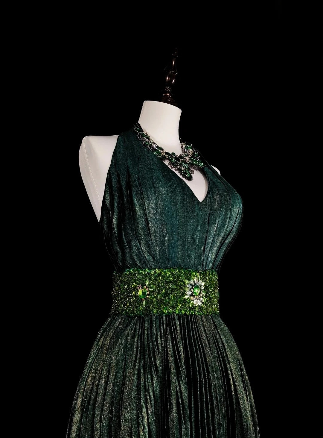 Vintage 1760s A Line Halter Dark Green Sleeveless Pleated Long Prom Dresses N1579
