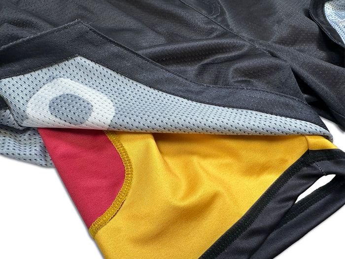 THE CLASSIC 8 SHORTS